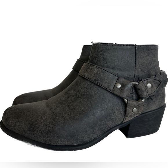 Bamboo Women's Gray Ankle Pointed Toe Boots Size 6 - Picture 2 of 10